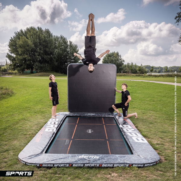 BERG SPORTS Ultim Pro Bouncer FlatGround 5x5 + AeroWall - Image 3