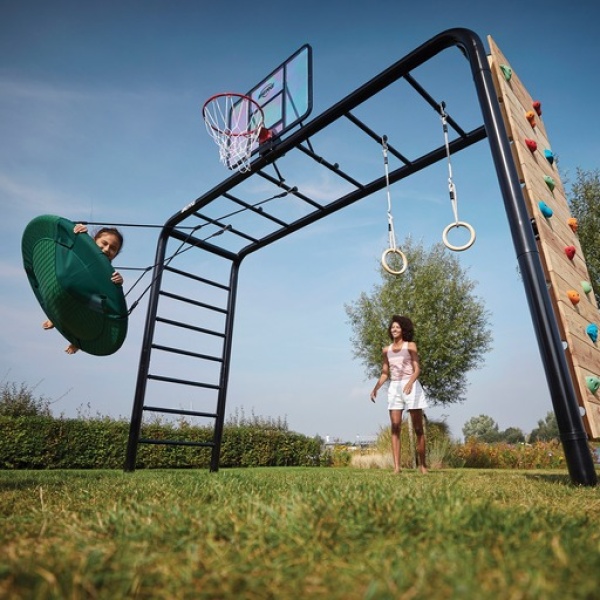BERG PlayBase Medium TL med Gummi gynge, Trapez og Klatrevæg - Image 9